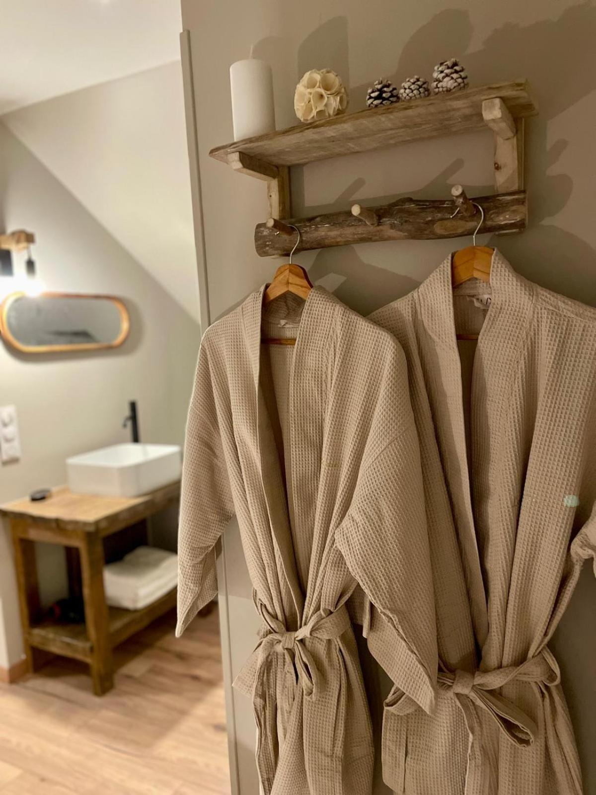 Les Secrets De La Baie - Le Refuge Spa Balneo 埃塔普勒 外观 照片