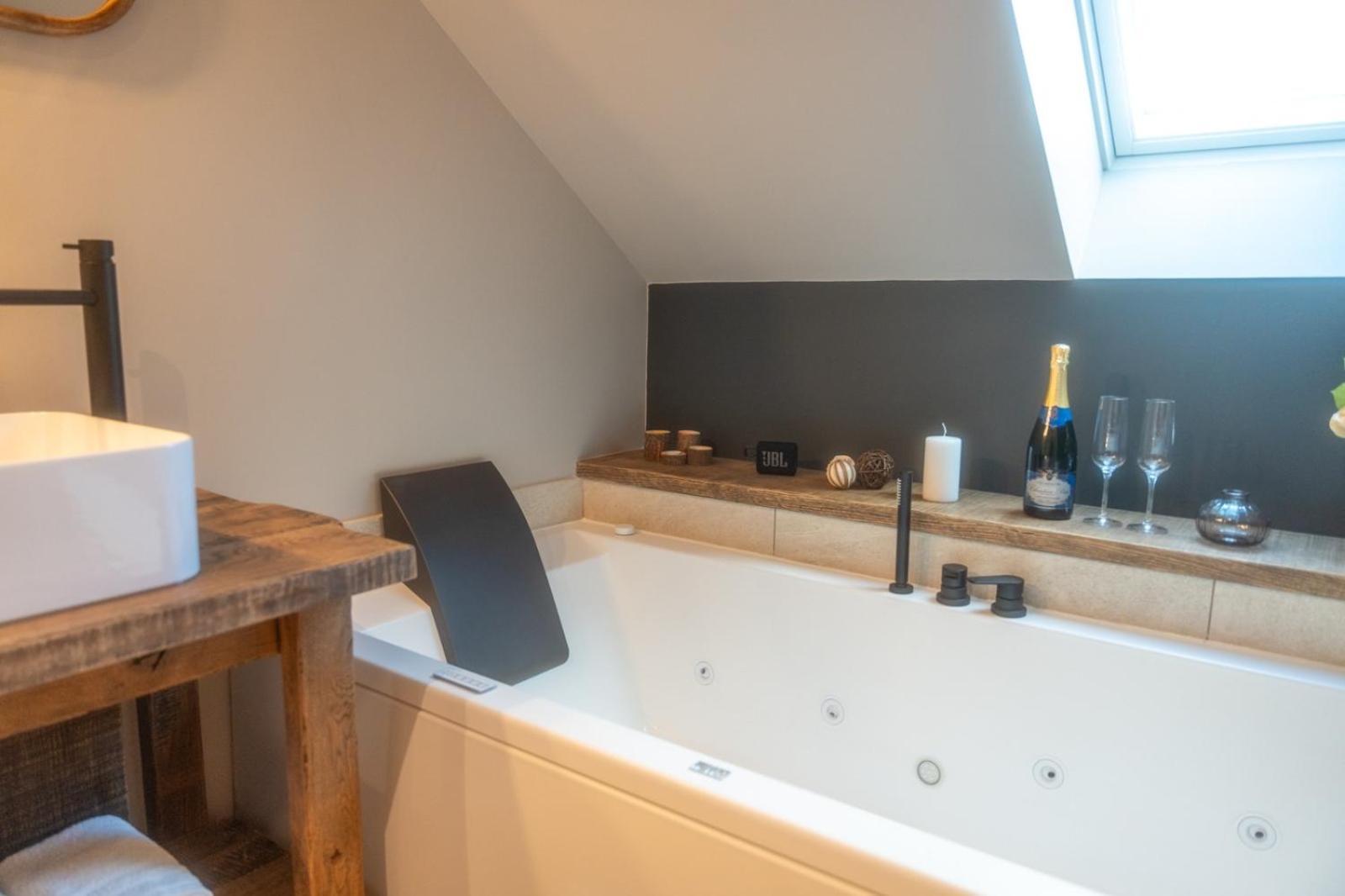 Les Secrets De La Baie - Le Refuge Spa Balneo 埃塔普勒 外观 照片